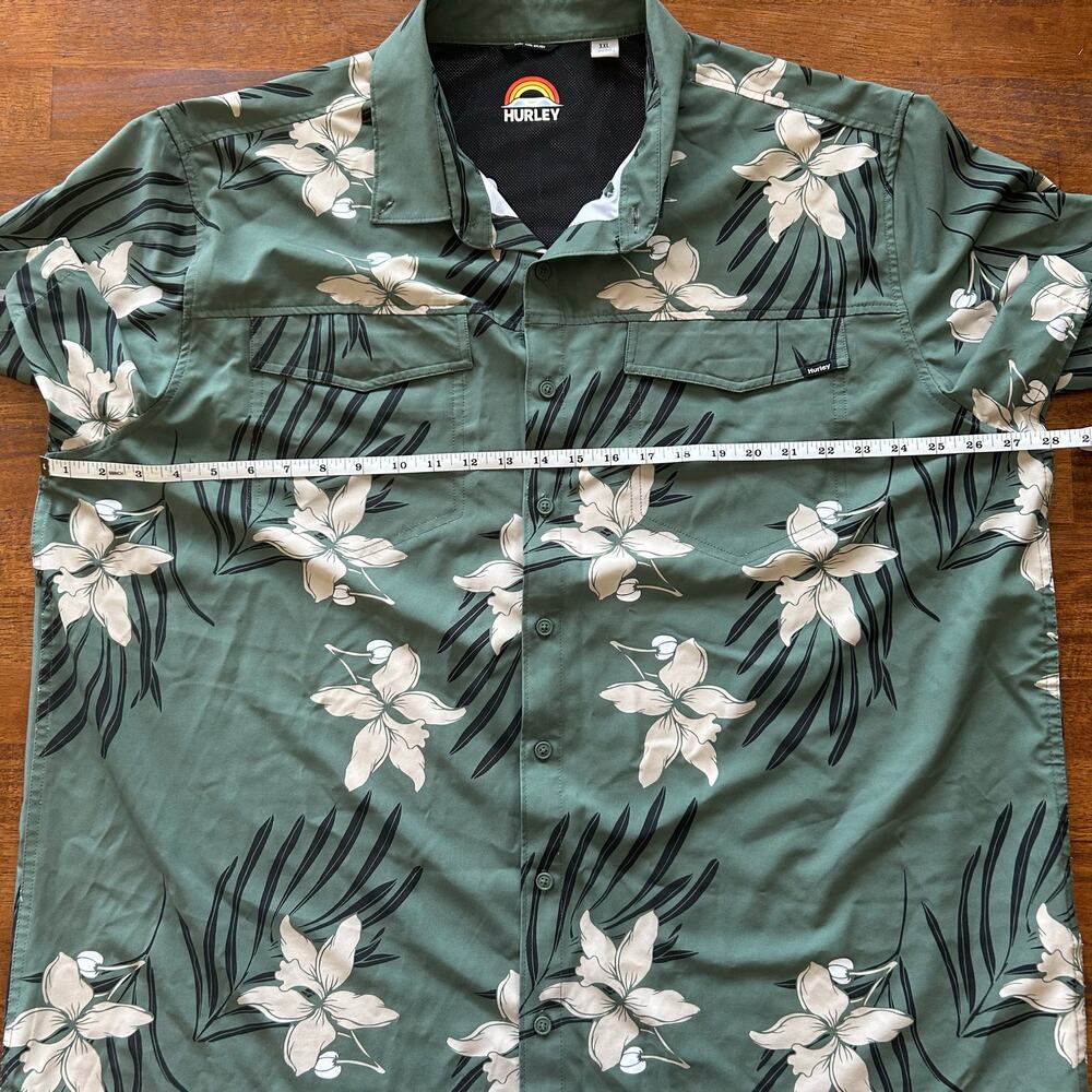 Hurley men’s green Hawaiian print short sleeve button-down size XXL 
￼ - Picture 4 of 8